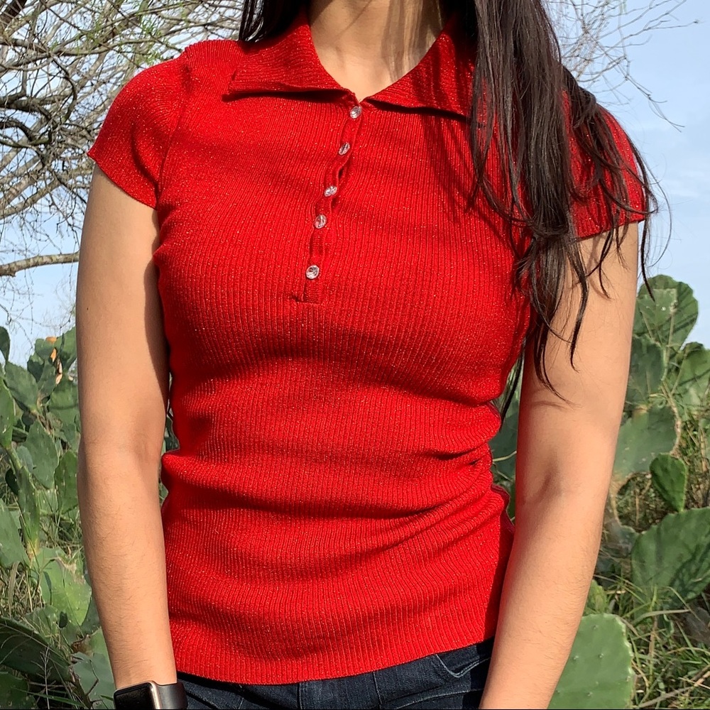 💋Red shimmery button up top💋